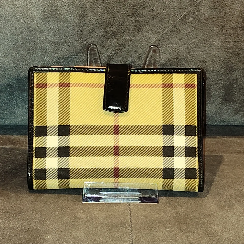 BURBERRY VINTAGE NOVA CHECK COATED CANVAS & PATENT LEATHER BI-FOLD SNAP WALLET